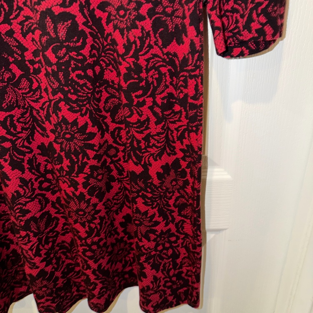 Soma Red and Black Damask Floral 3/4 Length Sleeve Shift Dress - Picture 7 of 14